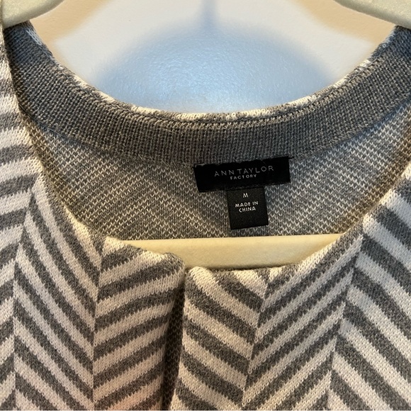 AnnTaylor Jacket. Like New condition. - Picture 3 of 7